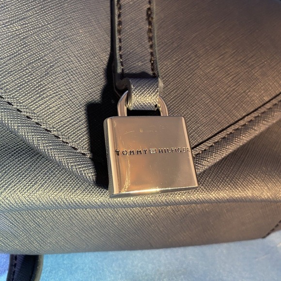 Tommy Hilfiger Blue saffiano leather silver Lock Accent Crossbody Shoulder Bag‎ - Picture 2 of 10